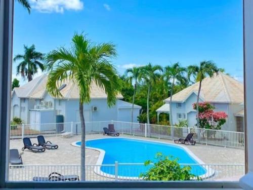 Piscina a Ravinala o a prop