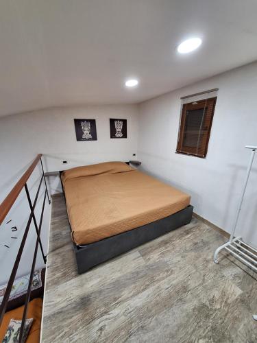 A bed or beds in a room at TAPIA'S ROOMS one