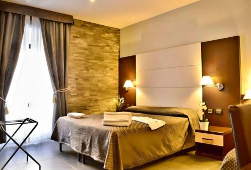 Un pat sau paturi într-o cameră la Roma Castle Termini