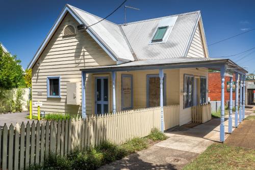 a small house with a fence in front of it at Kookaburra Cottage Gembrook in Gembrook