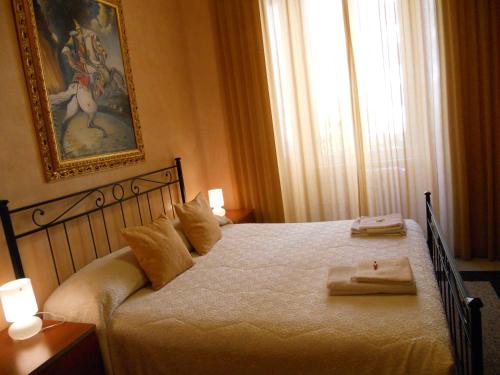 a bedroom with a bed with two towels on it at Maestoso Locazione Turistica in Rome