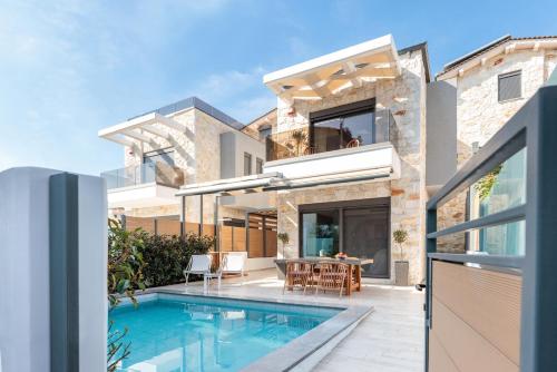 Domenica Diamond Villas - Heated Pool & 80m from the Beach