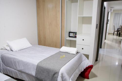 Ένα ή περισσότερα κρεβάτια σε δωμάτιο στο Apart Hotel Jorge I