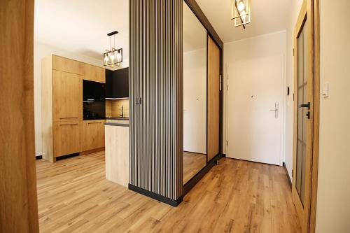 a hallway with a large mirror in a room at Apartimento Angel River 7 in Wrocław