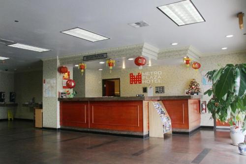 
a large kitchen with a large counter top at Metro Plaza Hotel in Los Angeles
