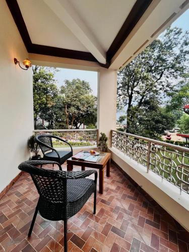 Un balcón o terraza de Yog Niketan Villa