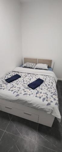 A bed or beds in a room at Appartement Eco