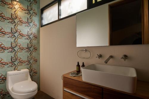 Kylpyhuone majoituspaikassa Las Privadas / Casa X By Nardazul
