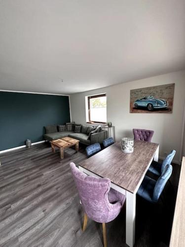 Ruang duduk di Moderne gemütliche Wohnung in Glinde