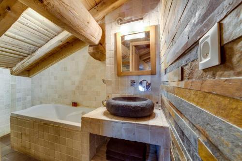 a bathroom with a tub and a large stone sink at BONNE NEIGE in La Daille