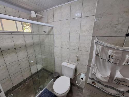 a bathroom with a toilet and a shower at Pousada da Fonte in Lençóis