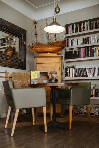 Perpustakaan di hotel