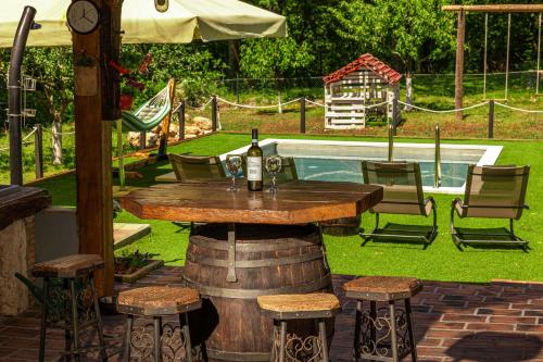 Κήπος έξω από το Villa Darija with Heated Pool