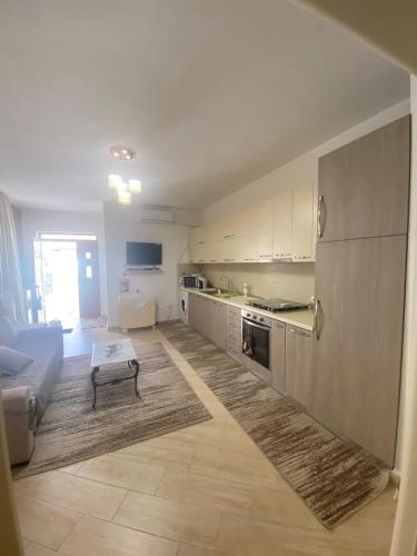 Arlis Home - Image 2