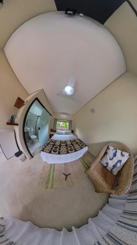 an overhead view of a bedroom with a bed at Diver Village Ilhabela in Ilhabela