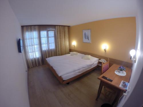 Ein Bett oder Betten in einem Zimmer der Unterkunft Gasthof Bühl