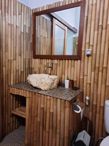 Ένα μπάνιο στο Kirana Homestay