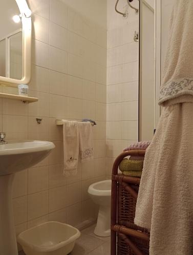 a bathroom with a sink and a toilet at Casa TildePino davanti al fiume Temo locazione turistica in Bosa