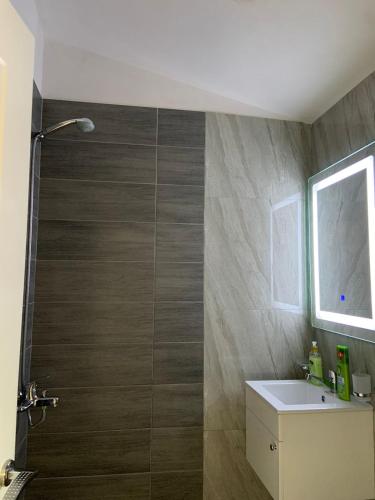 Un baño de Vila Qyteza
