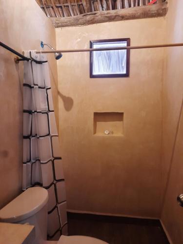 A bathroom at Hotel Cabañas Maalokin