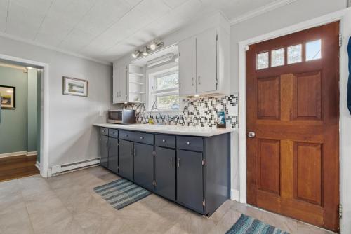 Bayside cottage steps from the harbor – Photos 2