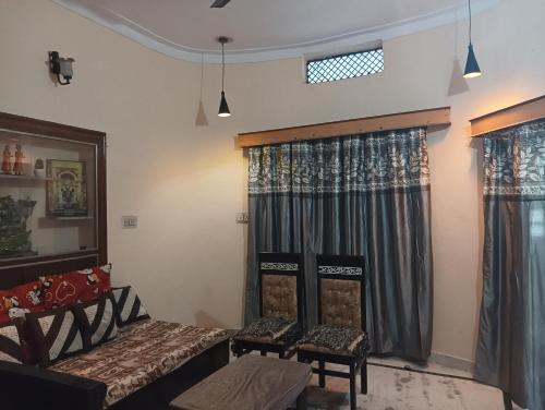 Ruang duduk di Vanita home stay