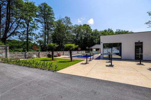 Κήπος έξω από το Villa Diamond One