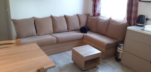 Photo de la galerie de l'établissement MOBIL HOME CLIMATISE 2 CHAMBRES CLIMATISE CAMPING 4 ETOILES LE LAC DES REVES, à Lattes