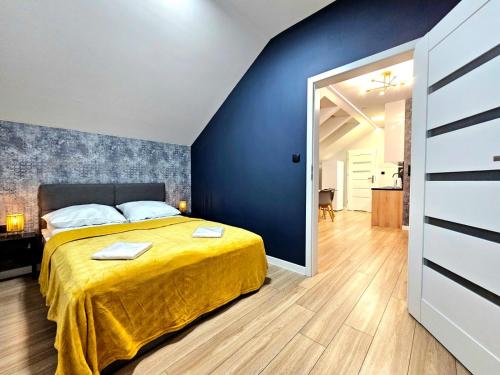 Ένα ή περισσότερα κρεβάτια σε δωμάτιο στο Apartamenty na 102 dwupokojowe