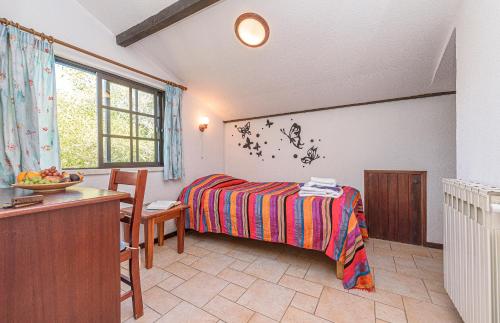 a bedroom with a bed and a table and a desk at Quinta de São Pedro in Sobreda