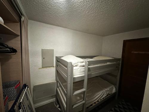 Krevet ili kreveti na sprat u jedinici u okviru objekta Appartement Brulaz, Les Contamines-Montjoie à 200 m des télécabines