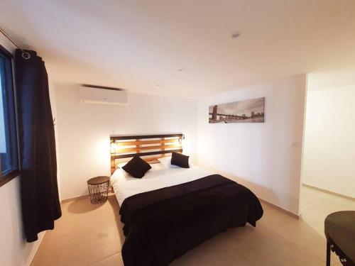 a bedroom with a large bed in a room at Loft 5 Montélimar in Montélimar