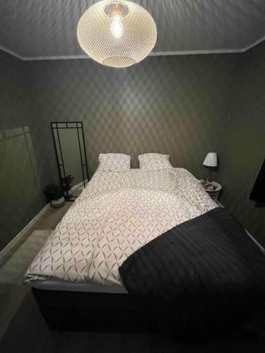 Postel nebo postele na pokoji v ubytování Fin leilighet i Oslo