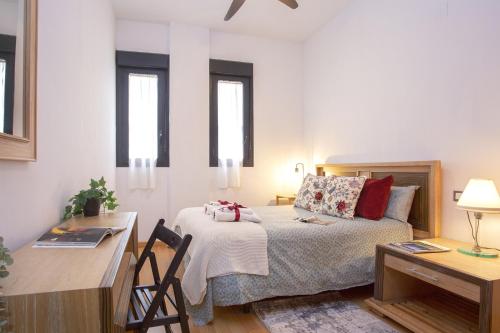 -MalagaSunApts-Cervantes Pool&Parking