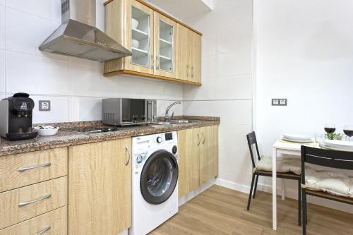-MalagaSunApts-Cervantes Pool&Parking
