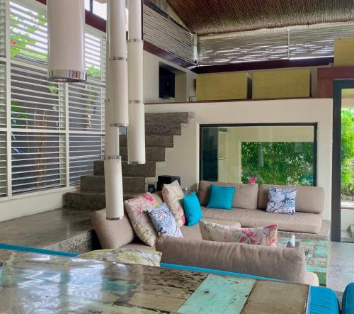 a living room with a couch and a table at Kiss Bali Villas in Seminyak