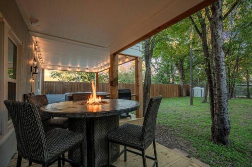 a patio with a table and chairs with a fire pit at Charming Townhouse in Downtown Waco! in Waco