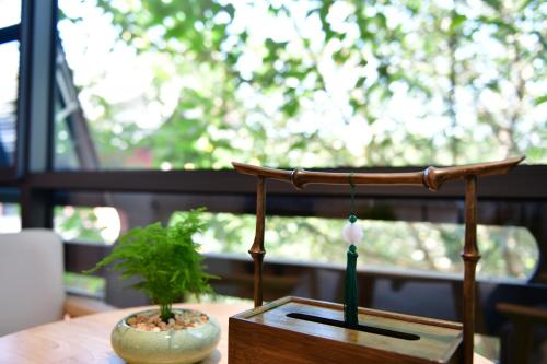 Xishu Garden Inn 熙蜀酒店 — View (from property/room)