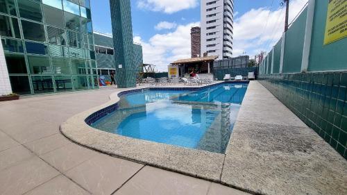 a swimming pool in the middle of a building at Apê com vista espetacular no Edif. Mr. Roterdam in Caruaru