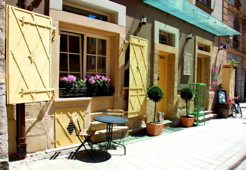 Vintage Boutique Hotel — Patio