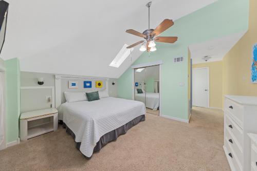 a bedroom with a bed and a ceiling fan at Sea Cottage Retreat 1009 in Port Isabel