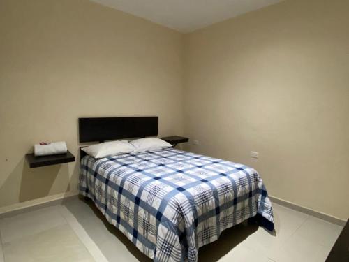 En eller flere senger på et rom på Hotel Casa Maya