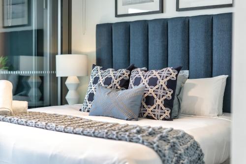 Letto o letti in una camera di Jewel Beachfront Residences
