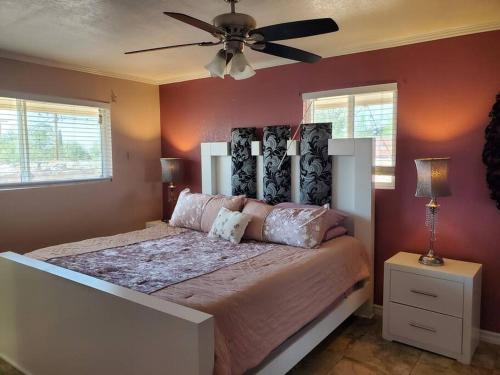 Ένα ή περισσότερα κρεβάτια σε δωμάτιο στο Spacious West El Paso 19 min from Airport, Fort Bliss Military Base