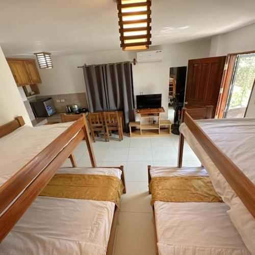 Postel nebo postele na pokoji v ubytování Earl De Princesa Hotel