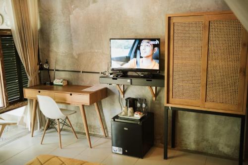TV a/nebo společenská místnost v ubytování East room at Semadi Living