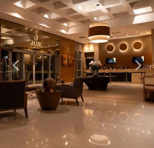 a lobby of a mall with a hair salon at Flat confortável particular no Hotel Jade Park Sul Brasília-DF in Brasilia