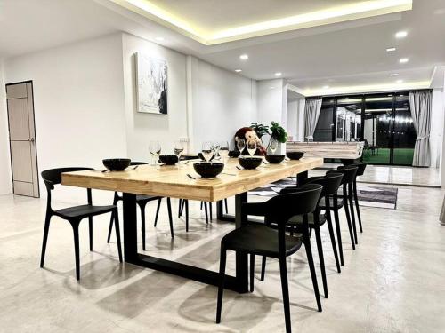 O zonă de relaxare la Number3 Poolvilla Bangkok