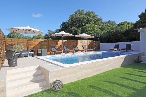 Gallery image of Apartman Debora sa privatnim bazenom in Pula