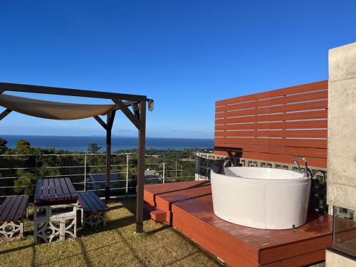 a bath tub on the deck of a house at -Musée Villa- in Nakijin